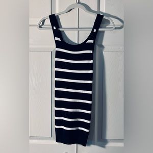 Sleeveless sweater. NWT.